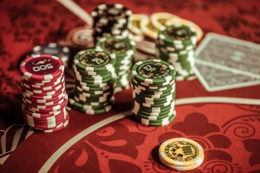 spud app showing live Liga 1 odds and live blackjack table side by side